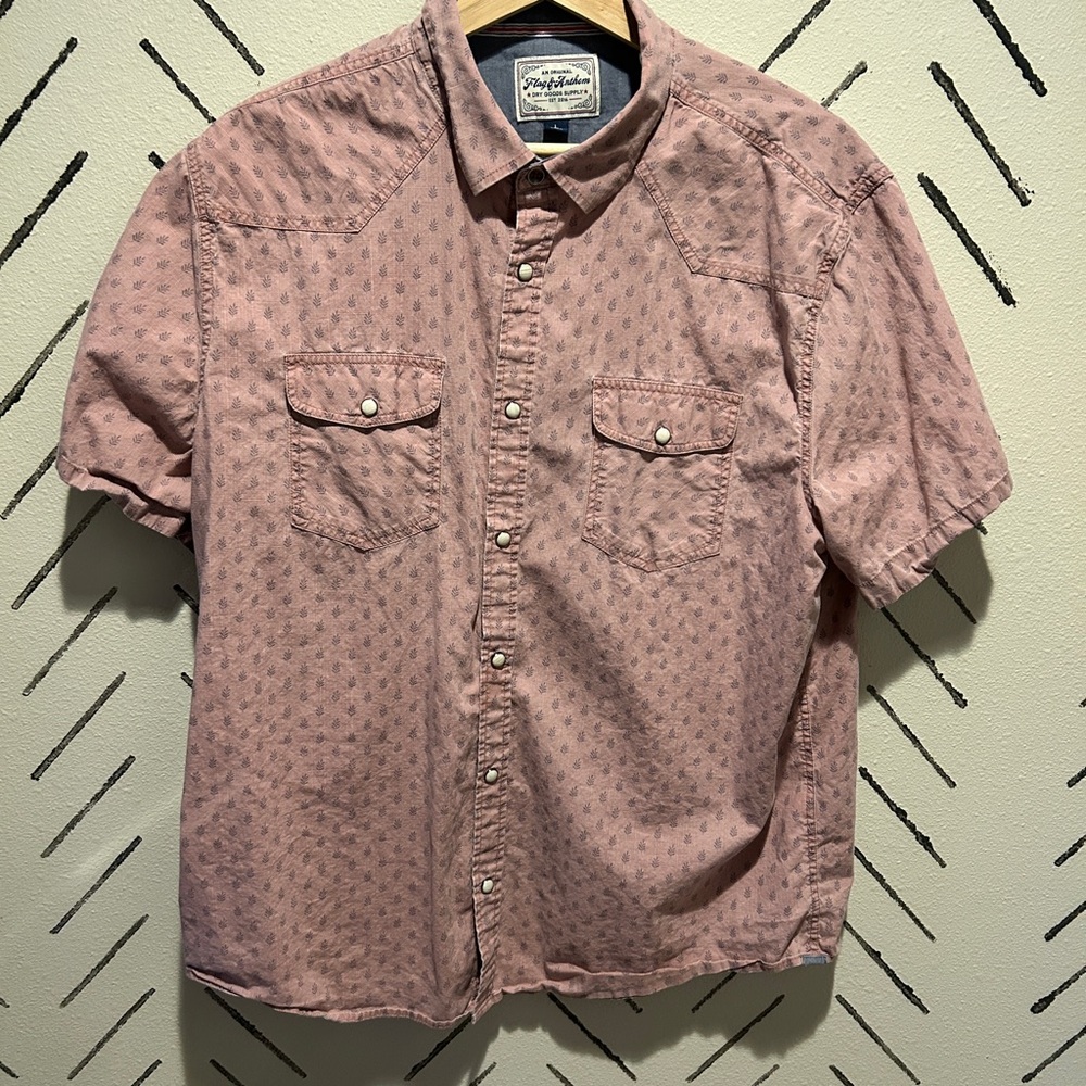 Men’s Flag and Anthem button up, size large